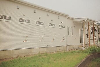 『今日はクロス材料の発注と下地パテ打ち作業』のイメージ