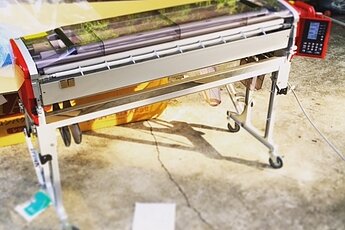 『最新壁紙自動糊付機』のイメージ