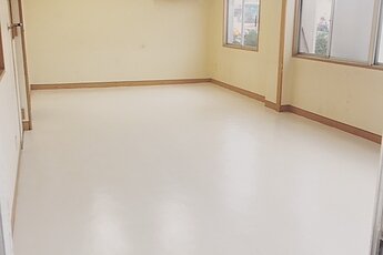 『街の電気屋さん事務所長尺塩ビシート施工』のイメージ